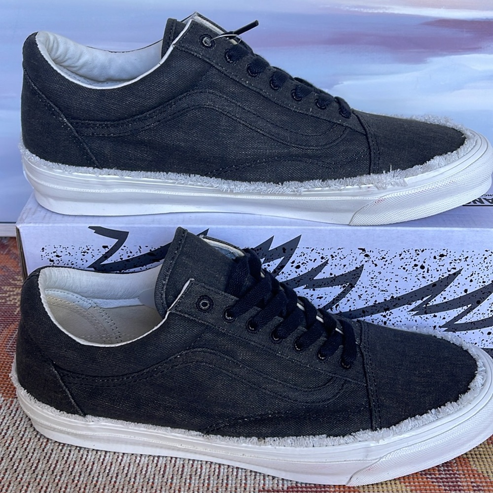 Vans Men’s 0g Old Skool Low
Raw Edge Black
VN0A5FBEBLK
Sneakers